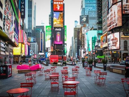 La icónica Times Square, este 16 de marzo. En vídeo, imágenes de Nueva York prácticamente vacío.