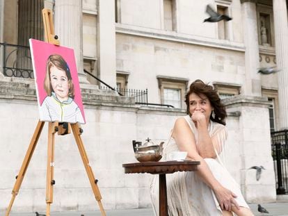 La artista Mercedes Carbonell fotografiada frente a la National Gallery de Londres.