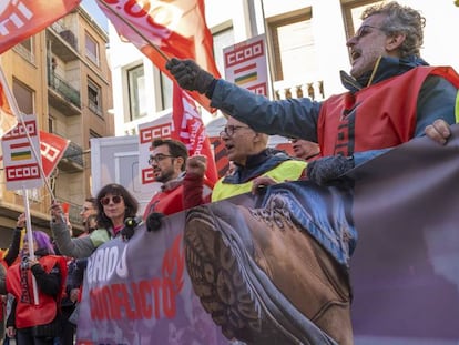 Trabajadores de la industria del calzado, concentrados este jueves en Arnedo (La Rioja)