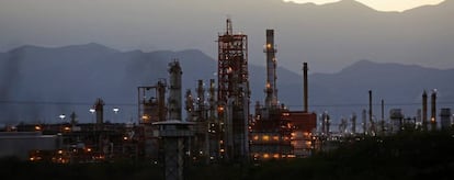 Imagen de una refinería de Pemex.