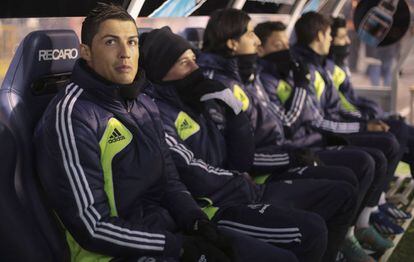 Ronaldo, en el banquillo de Riazor.