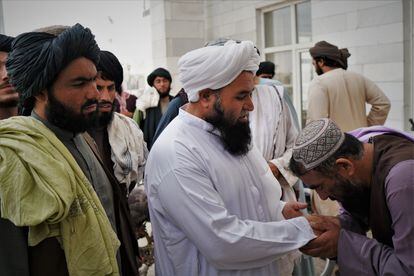 El 'sheik' Abdulbasir Sahib, antiguo muyahidín que ahora ejerce de imam en una mezquita de Kandahar.