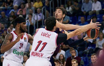 Booker y Lucic presionan a Tomic.