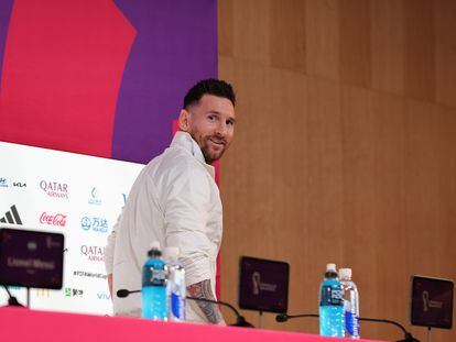 Lionel Messi durante una conferencia de prensa en Qatar, este lunes.