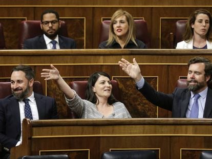 Desde la izquierda, Santiago Abascal, Macarena Olona e Iván Espinosa de los Monteros, el martes en el Congreso.