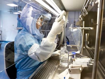 Producción de la vacuna contra la covid en la empresa alemana BioNTech, en Marburg, Alemania, el 29 de marzo de 2021.