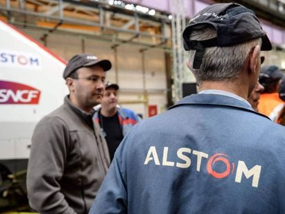 Trabajadores del tren de alta velocidad de Alstom en Belfort, al este de Francia