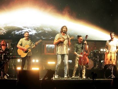 Izal, durante el concierto de anoche en el Bilbao Arena.