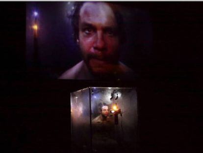 Iván Hermes, en un momento de la obra 'Jose k, torturado'. En vídeo, el tráiler de la obra.