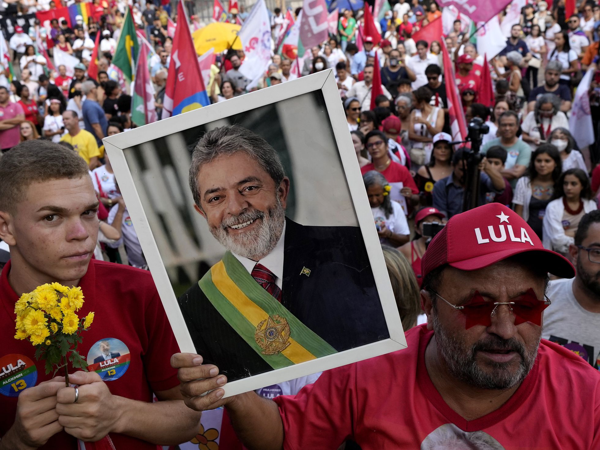 La batalla electoral entre Lula y Bolsonaro se acerca al empate técnico  ante la segunda vuelta en Brasil | Internacional | EL PAÍS