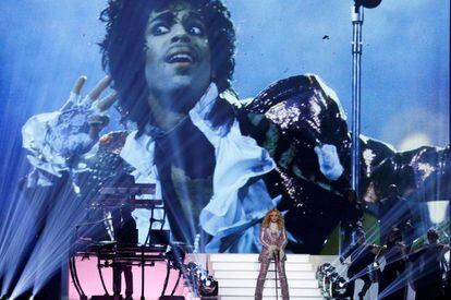 Madonna durante su homenaje a Prince en los premios Billboard Music Awards 2016.