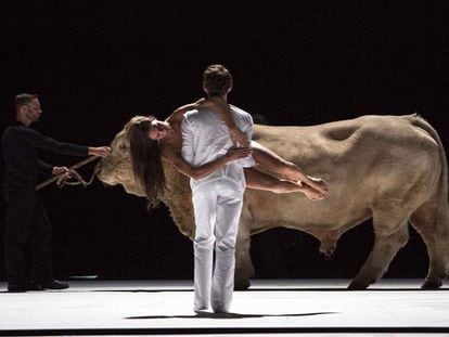 Una escena de 'Moisés y Aarón' en la Ópera de París.