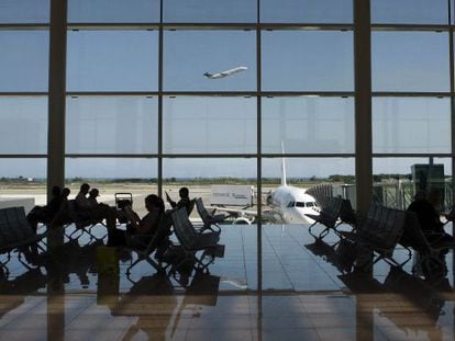 Zona d&#039;embarcament de la terminal 1 del Prat.
 