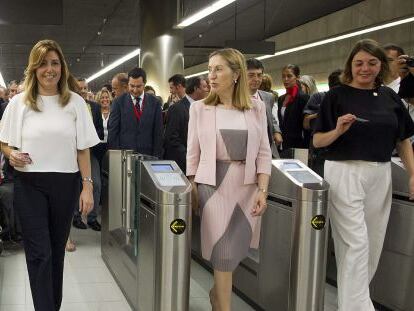 Inauguraci&oacute;n en 2014 del metro malague&ntilde;o por el alcalde de la ciudad, Francisco de la Torre; la presidenta de la Junta de Andaluc&iacute;a, Susana D&iacute;az;  la ministra de Fomento, Ana Pastor; y la consejera de Fomento y Vivienda, Elena Cort&eacute;s.