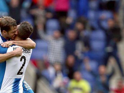 Demichelis i Víctor Sánchez s'abracen després d'empatar amb l'Eibar.