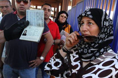 Mujeres sirias con atuendo marroqu&iacute; logran llegar a la frontera espa&ntilde;ola de Melilla.