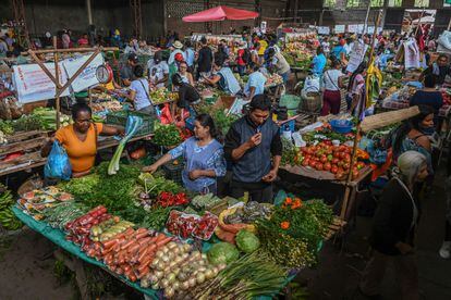 Mercado local en el municipio colombiano de Suárez, el pasado 7 de agosto. 