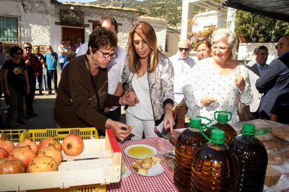  La presidenta de la Junta, Susana Díaz, visita en Pampaneira (Granada), la XXXII edición de la Feria de artesanía, turismo y agricultura ecológica de la Alpujarra.