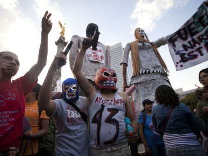 Una de las marchas realizadas para exigir el paradero de los estudiantes de Ayotzinapa