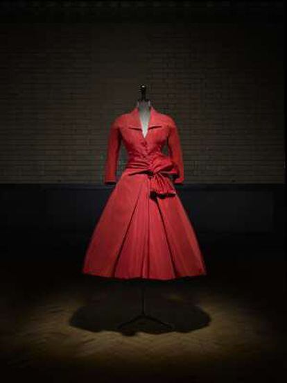 Vestido de Dior de la línea otoño-invierno de 1955.