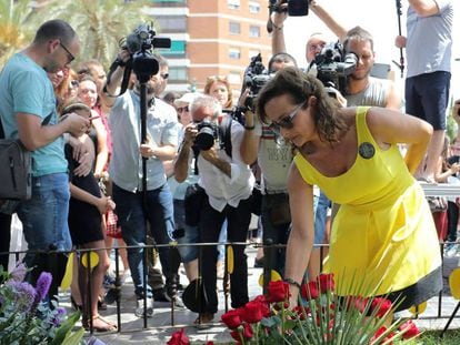 Rosa Garrote, durant l'homenatge a les víctimes de l'accident de metro de València.