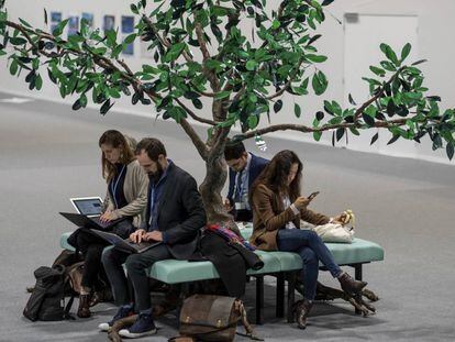 Asistentes a la COP25 ayer en Ifema.