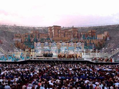 Representación de la ópera Rigoletto en el anfiteatro de Verona.