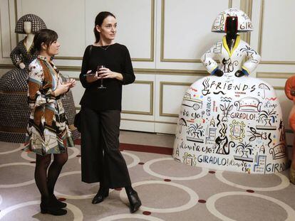 Asistentes a la subasta benéfica de Meninas en el Hotel Palace en Madrid. 