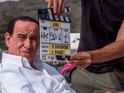  Toni Servillo caracterizado como Silvio Berlusconi en la película de Paolo Sorrentino. 