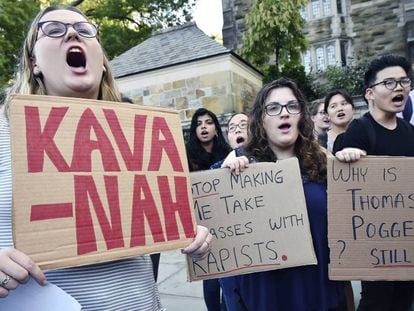 Estudiantes protestando en el campus de la Universidad de Yale.