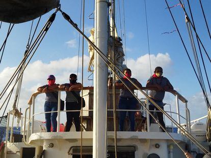 comitiva zapatista barco rumbo Europa