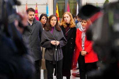La secretaria general y diputada de Podemos, Ione Belarra (en el centro), acompañada por los diputados de su grupo. Desde la izquierda, Javier Sánchez Serna, Martina Velarde, Lilith Verstrynge y Noemí Santana.