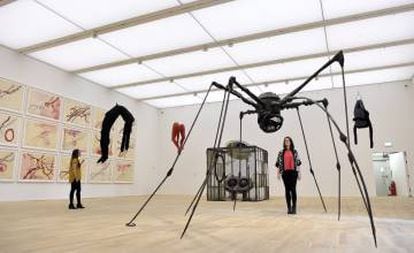Trabajos de la artista Louis Bourgeois en las nuevas instalaciones de la Tate Modern de Londres.