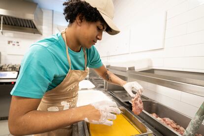 El éxito del crujiente pollo de Luisiana con origen fresco y 100% nacional  | Sociedad | EL PAÍS