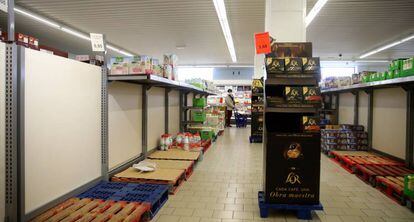 Desabastecimiento por la huelga de transportistas en un supermercado