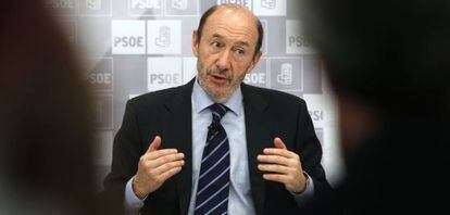 El secretario general del PSOE, Alfredo Pérez Rubalcaba, ayer en un acto de su partido.