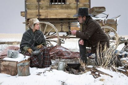 Hilary Swank y Tommy Lee Jones, en 'Deuda de honor'.