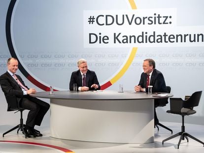 Los tres candidatos a la presidencia de la CDU de izquierda a derecha Friedrich Merz, Norbert Röttgen y Armin Laschet en la sede del partido en Berlín, este lunes.