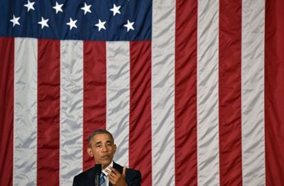 El presidente de Estados Unidos, Barack Obama, se retira tras participar en el foro empresarial Cuba-Estados Unidos, en La Habana (Cuba). 