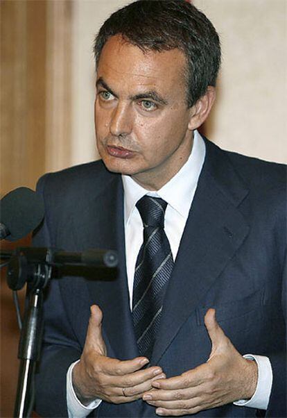 El presidente del Gobierno, José Luis Rodríguez Zapatero, en Estambul.