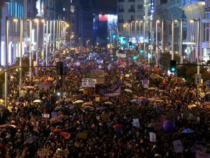 Marchas en 120 ciudades, huelga y paros marcan una jornada contra la discriminación, el acoso y la violencia