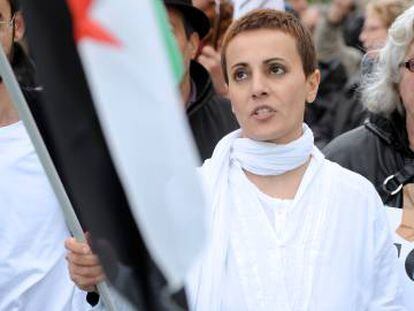 Fadua Suleim&aacute;n, durante una protesta de la oposici&oacute;n siria en Par&iacute;s en 2012.