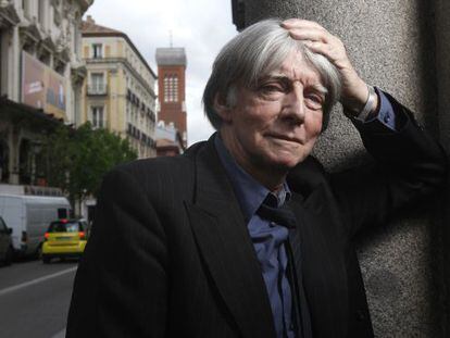 El fil&oacute;sofo y escritor franc&eacute;s, Andr&eacute; Glucksmann, fotografiado en la calle de Atocha de Madrid en abril de 2010.