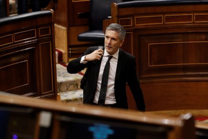 El ministro del Interior, Fernando Grande-Marlaska, abandona el hemiciclo el Congreso este miércoles tras la sesión de control al Ejecutivo.