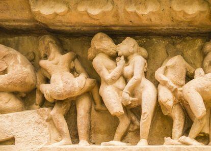 Escenas eróticas en templo de Khajuraho (India).