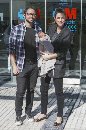 Manuel Martos y su esposa Amelia Bono durante la presentación de su hijo Jaime Martos Bono en Madrid en octubre de 2016.