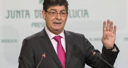 Diego Valderas, tras el Consejo de Gobierno.