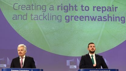Una rueda de prensa en la Comisión Europea para tratar la cuestión del ecopostureo.