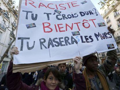 Manifestaci&oacute;n contra el racismo celebrada hoy en Par&iacute;s. 