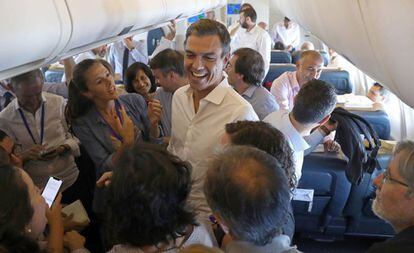 El president del Govern, Pedro Sánchez, al vol de retorn de la seva gira llatinoamericana.